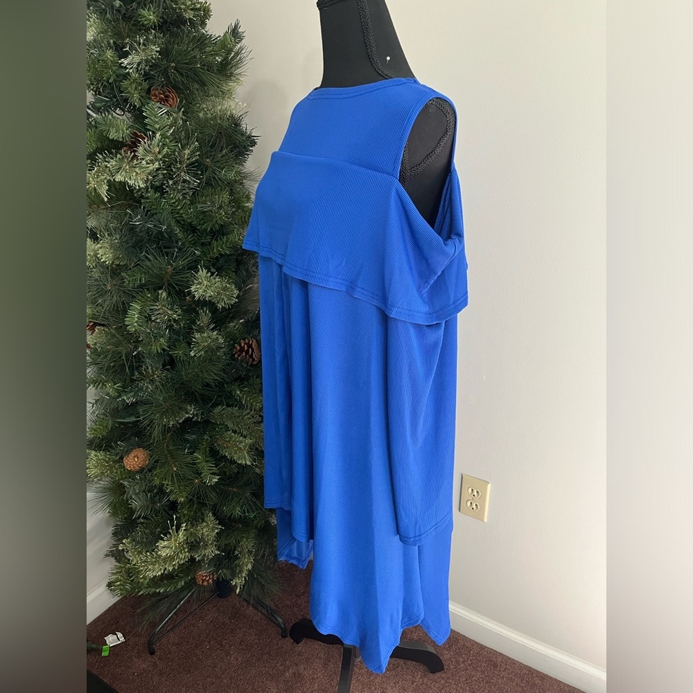 NWT XXL Sz 14 Light weight, long sleeve, cold shoulder, shark bite bottom shirt - Picture 3 of 8